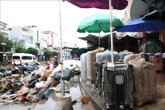 Đắk Lắk: Nhiều nơi chưa có điện, nước sạch, cuộc sống vẫn bộn bề khó khăn sau mưa, lũ